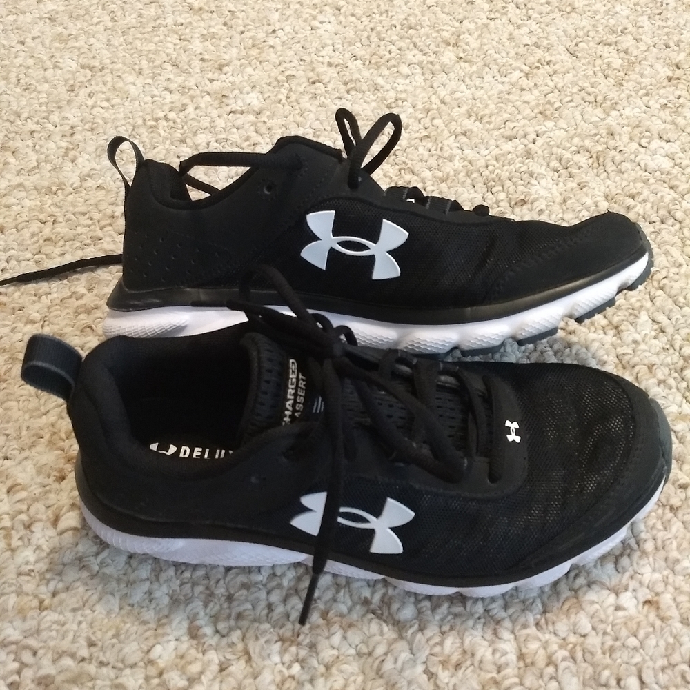 Women's size 8 Under Armour Shoes